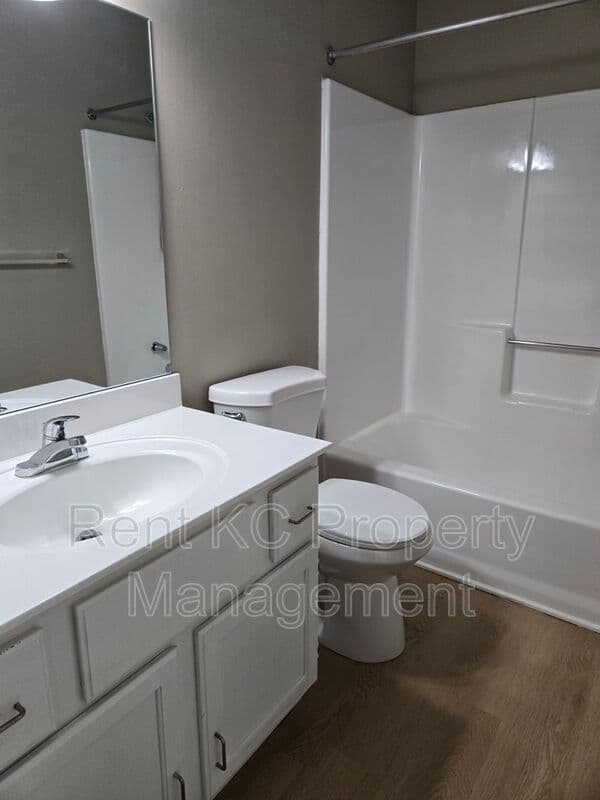 Smithville Condo: 208 W. Main Street