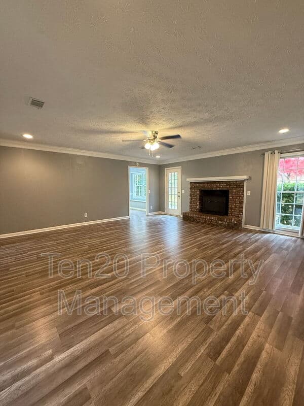 Columbus House: 6118 Abbey Drive