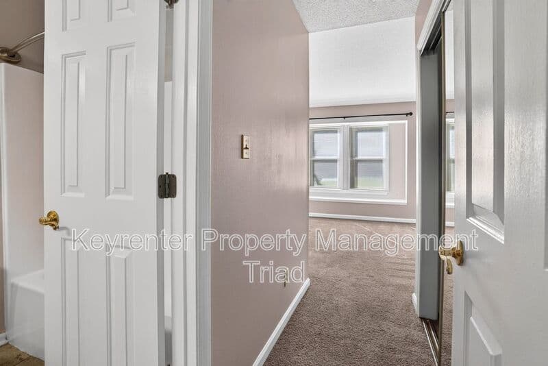 Greensboro House: 3607 McCuiston RD