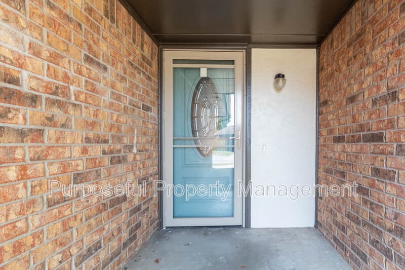 Spencer House: 8913 Bentree Country Way