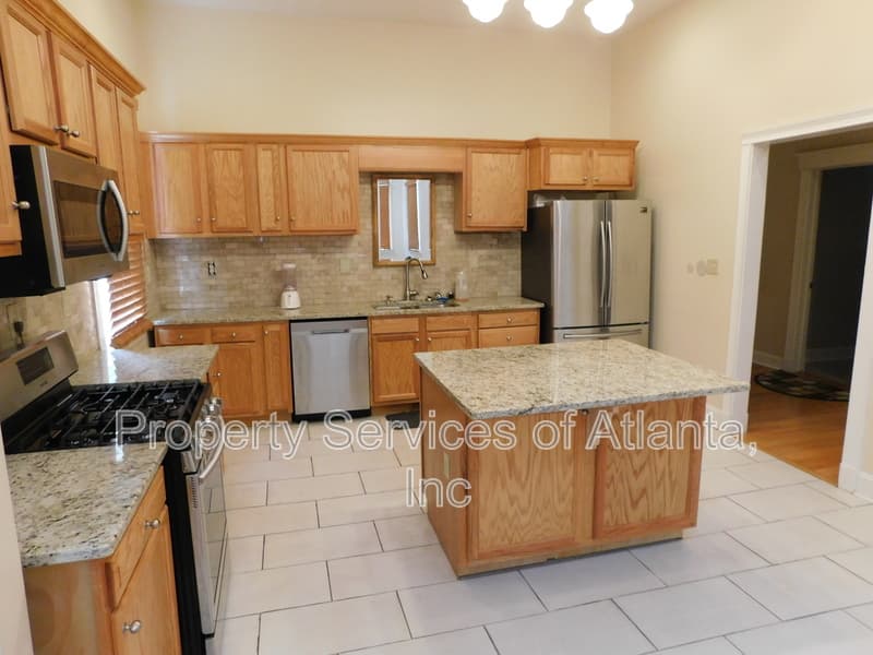 Atlanta House: 675 Grady Pl SW