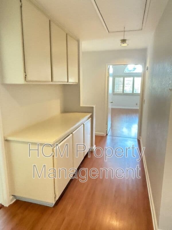 Irvine House: 46 Almador