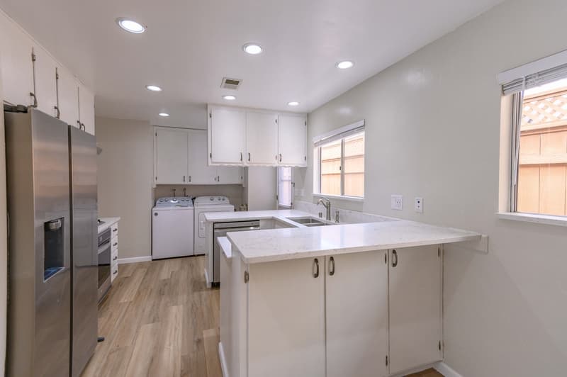 Coronado House: 358 I Ave