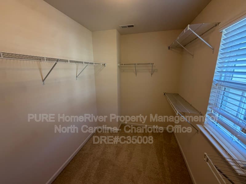 Mooresville House: 150 Farmers Folly Drive