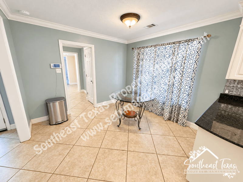 Beaumont House: 6030 Zenith Lane