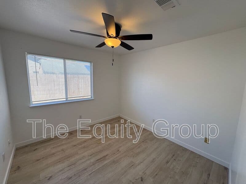 Visalia House: 2324 West Delta Ave
