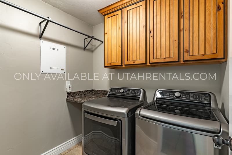 Orem House: 2032 West Golden Pond Way
