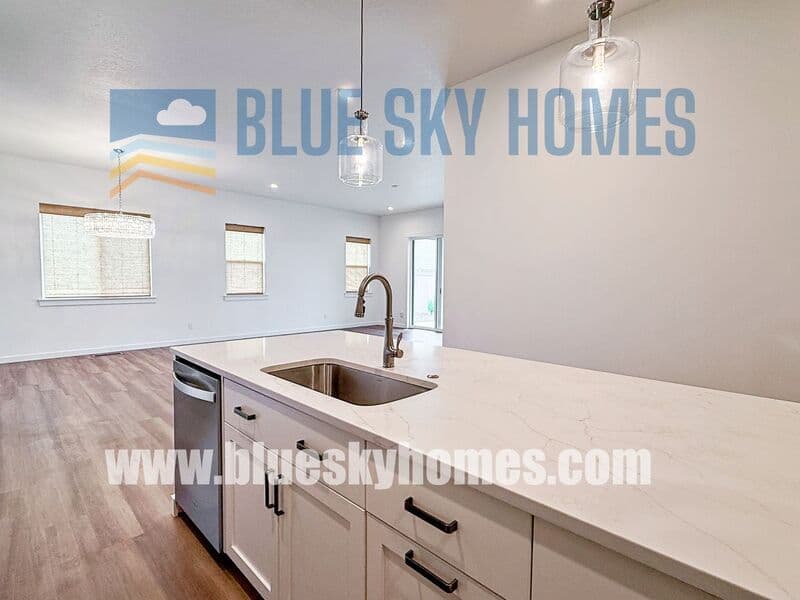 Star House: 8500 W Lilburn st