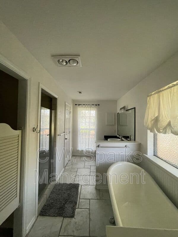 Rockwall House: 3494 N Stodghill Rd