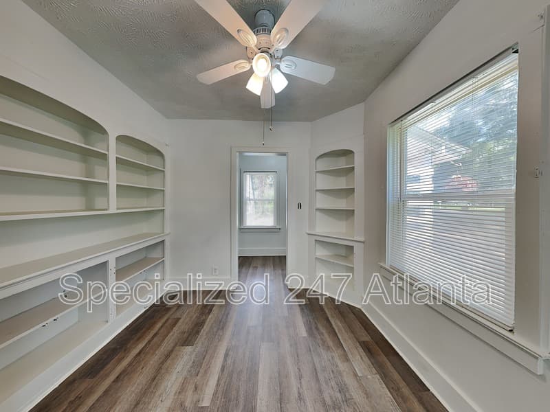 Atlanta House: 542 S Evelyn Pl NW