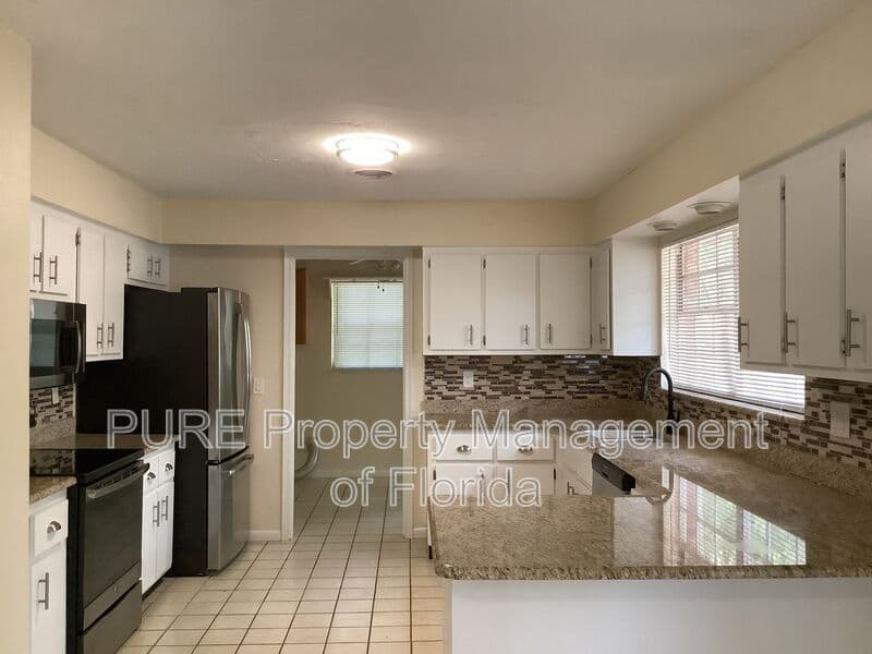 Ocala House: 711 NE 41st Avenue