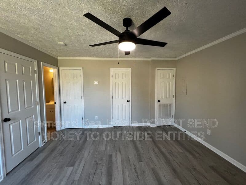 Fayetteville House: 5858-B Century Oaks Drive