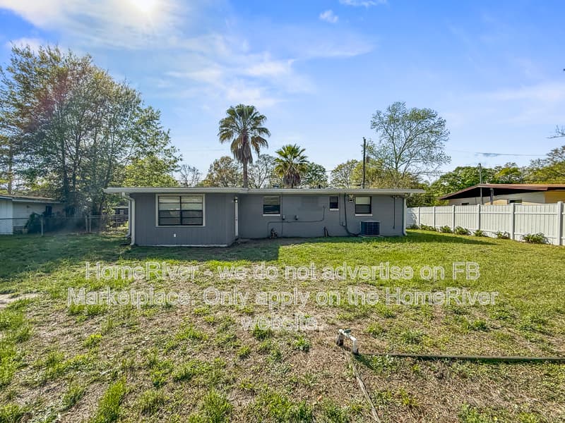 Jacksonville House: 4231 Sabine Dr