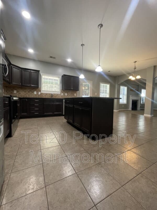 Columbus House: 4955 Brightstar Lane