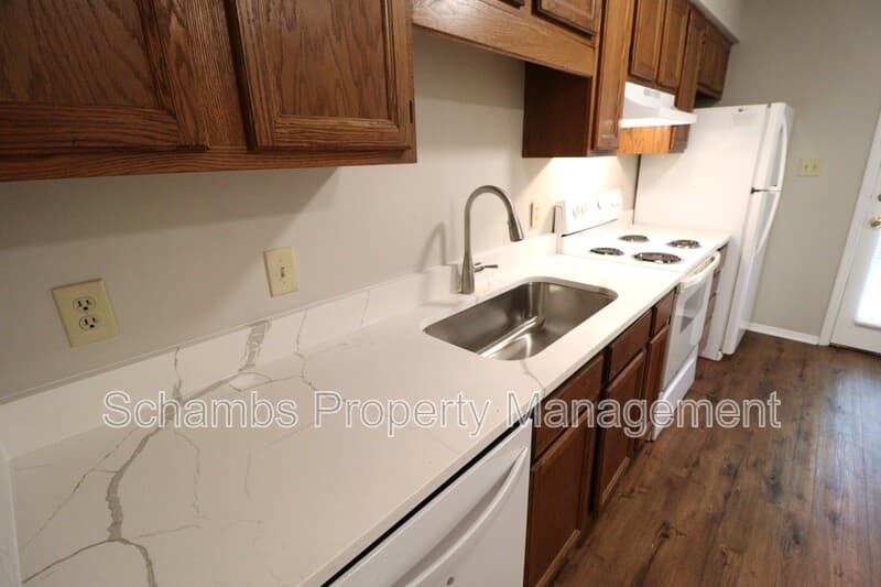 Raleigh House: 3905 Lexington Drive