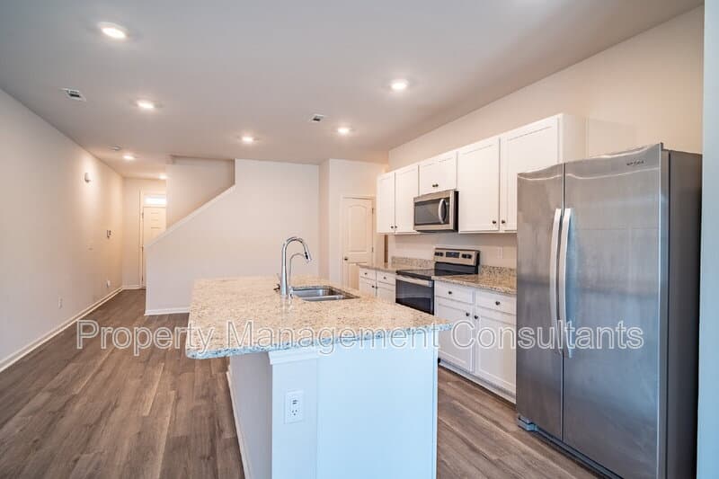 Madison House: 217 Bay Pine Dr