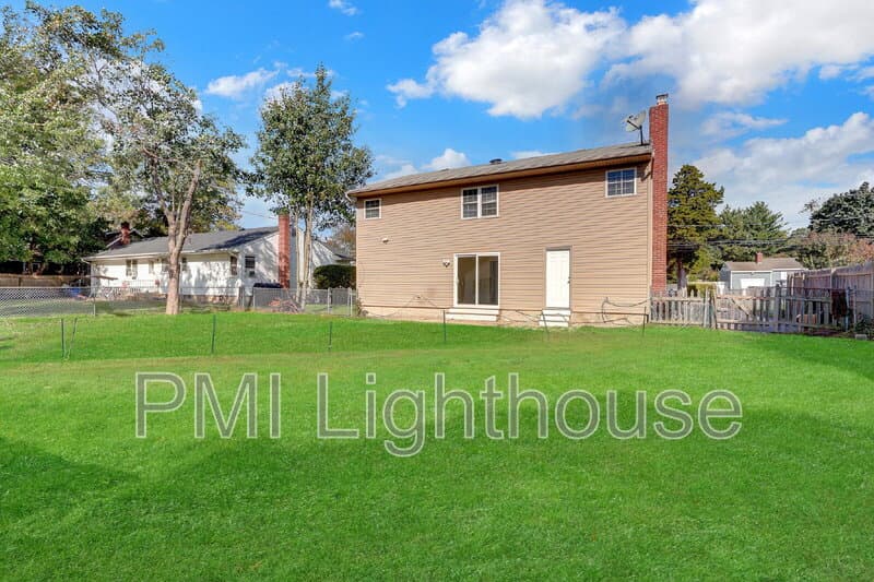 Huntington Station House: 164 W 19th St