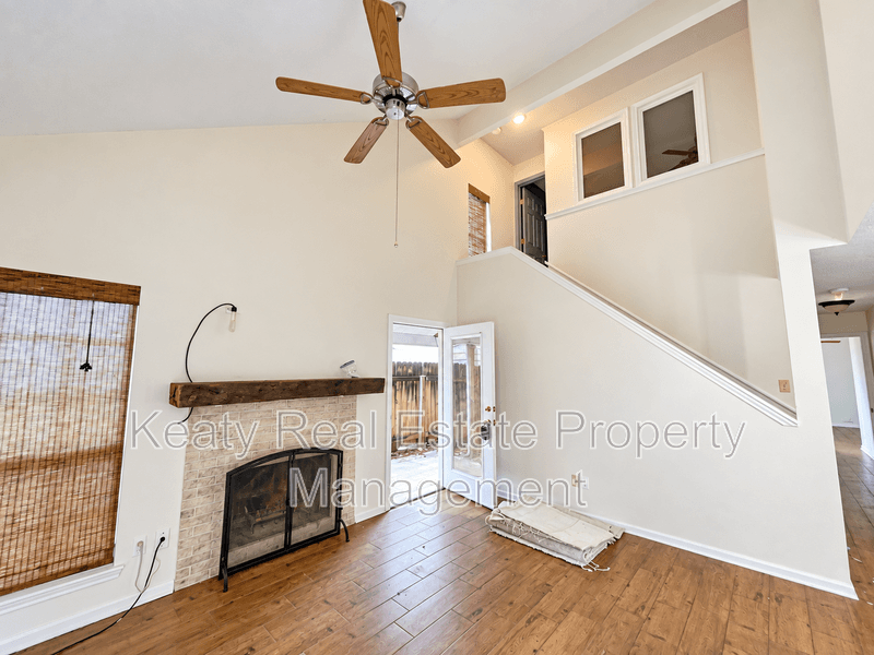 Lafayette House: 202 Long Plantation Boulevard
