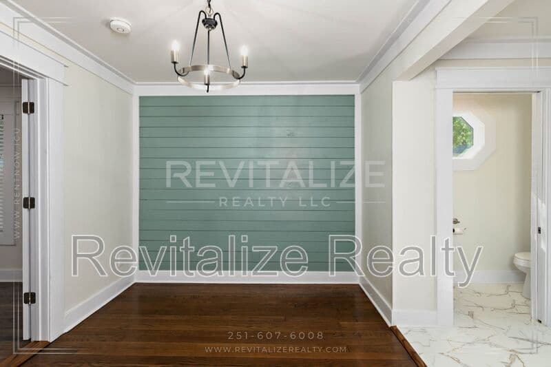 Mobile House: 80 Hathaway Rd N