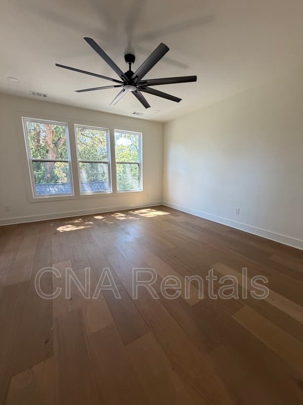 Atlanta House: 294 Roy St