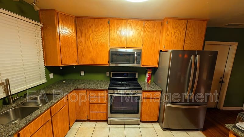 Albuquerque House: 2837 Palomas Dr NE