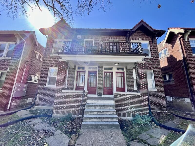 St. Louis Condo: 1533 McCausland Avenue