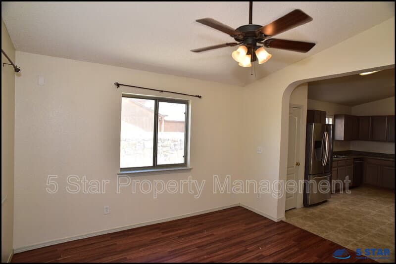 El Paso House: 14325 Island Point Drive