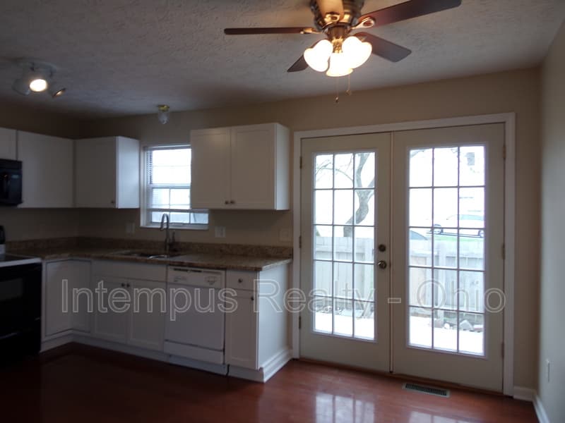 Columbus House: 7839 Meadowhaven Blvd