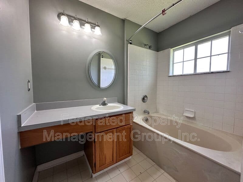 JACKSONVILLE House: 9007 BRIDGECREEK DRIVE