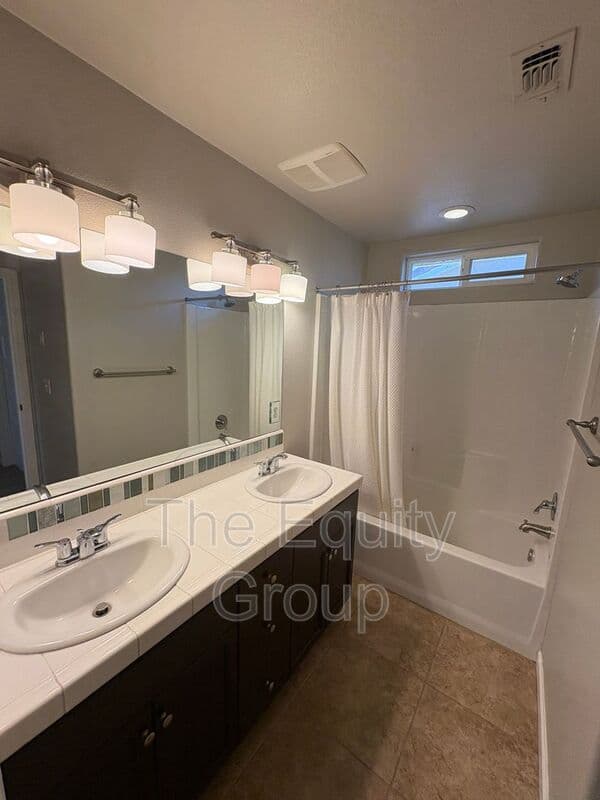 Clovis House: 3461 Alcove Way