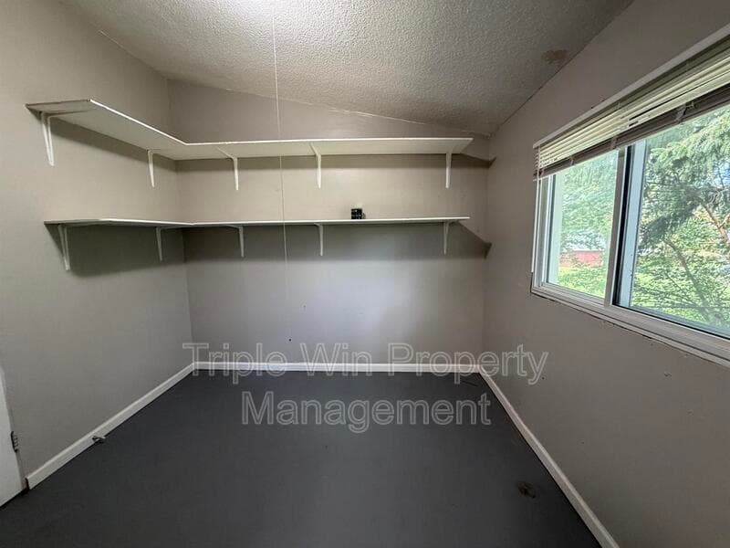 Florissant House: 3125 St Catherine St