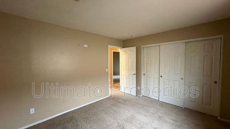 Surprise House: 13461 W Statler St