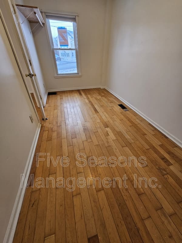 Burlington Condo: 432 Colchester Avenue
