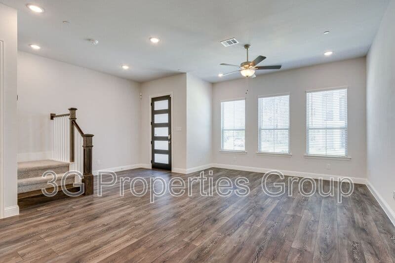 Lewisville House: 344 Almanor St