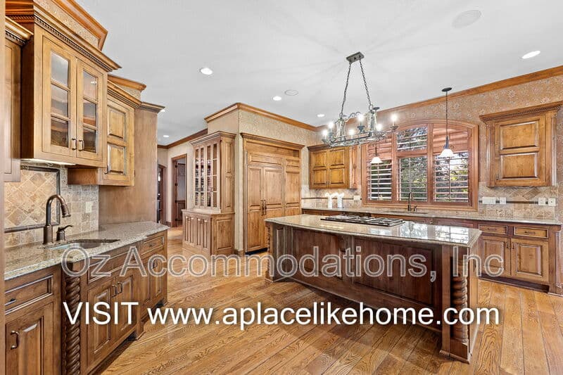 Loch Lloyd House: 16690 Country Club Ct