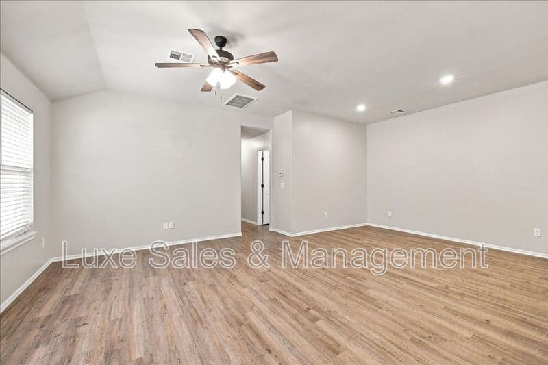 Edmond House: 404 Chalk Hill Ct