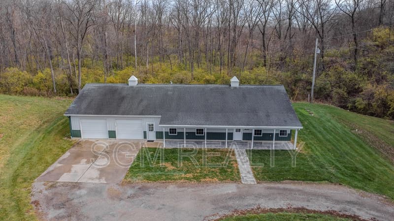 Belleville House: 3390 Wildview Way
