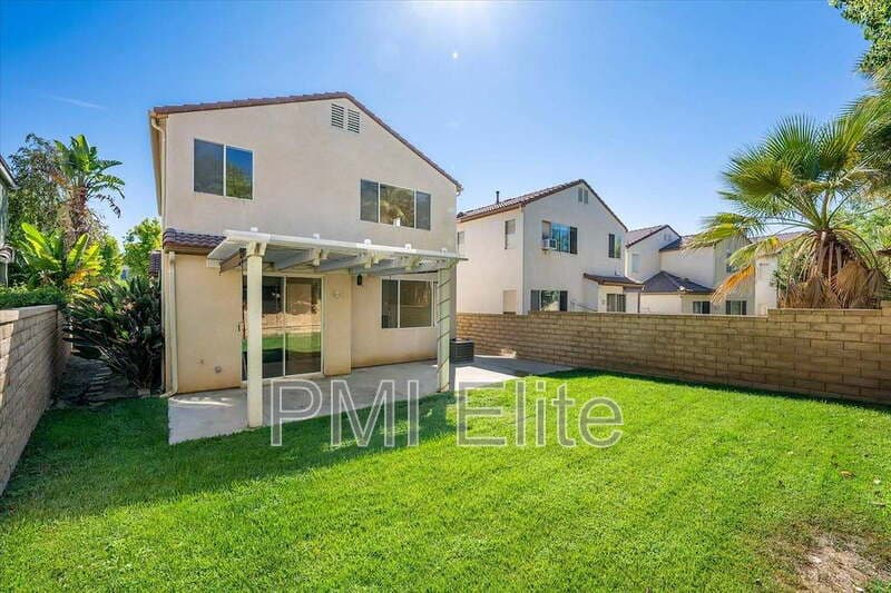 Castaic House: 32029 Cypress Way