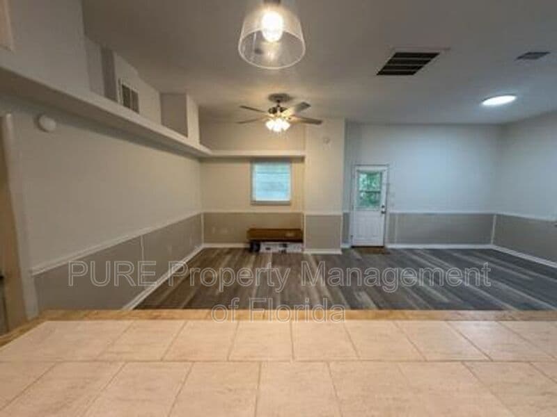 Ocala House: 595 NW 100th St