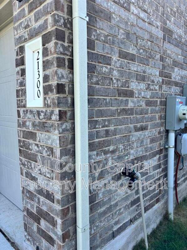 Pflugerville House: 21300 Bird Wing Dr
