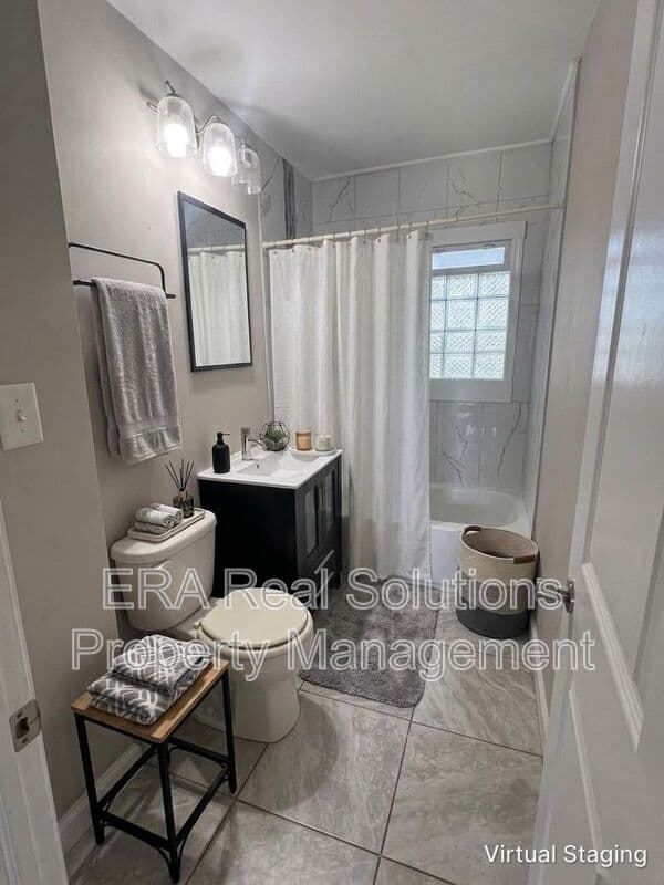 Columbus House: 871 Ruby Ave