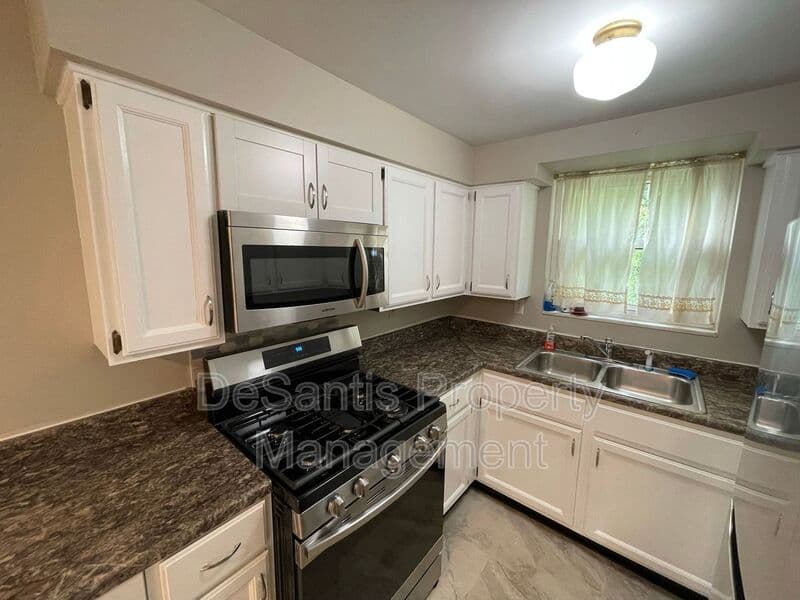 Pittsburgh House: 157 Merritt Avenue