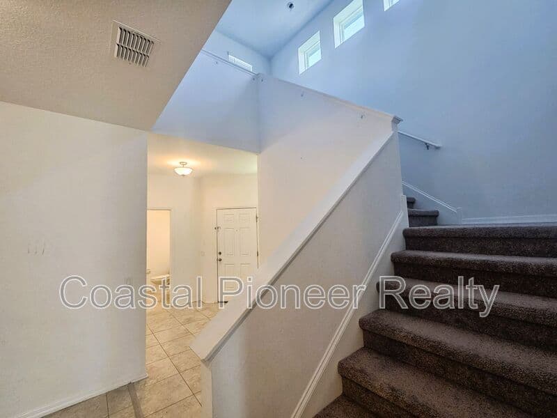 Tampa House: 16073 Sonoma Grove Cir