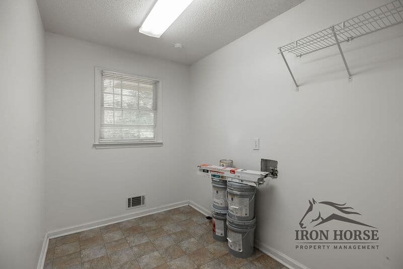 Athens House: 8671 Macon Hwy