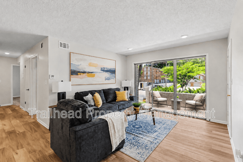 Overland Park House: 8455 Robinson Street