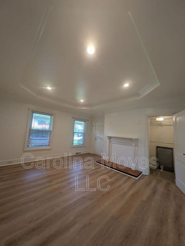 Greenville House: 38 Blake St
