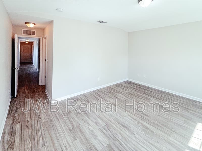 Jacksonville House: 8585 Jasper Ave