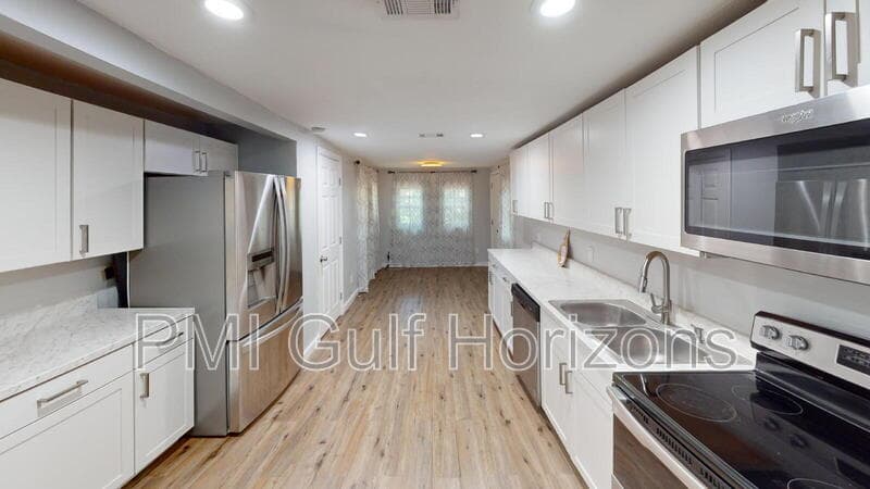Pensacola House: 635 Colbert Avenue