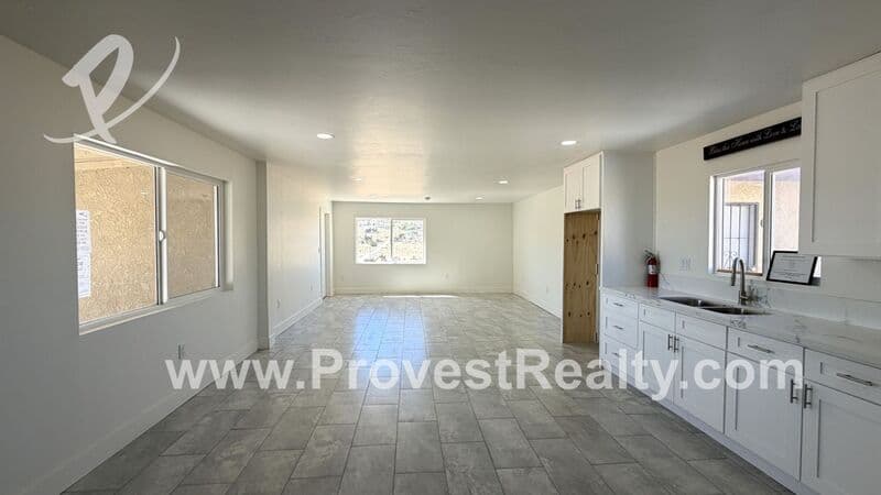 Apple Valley House: 9626 Buena Vista St