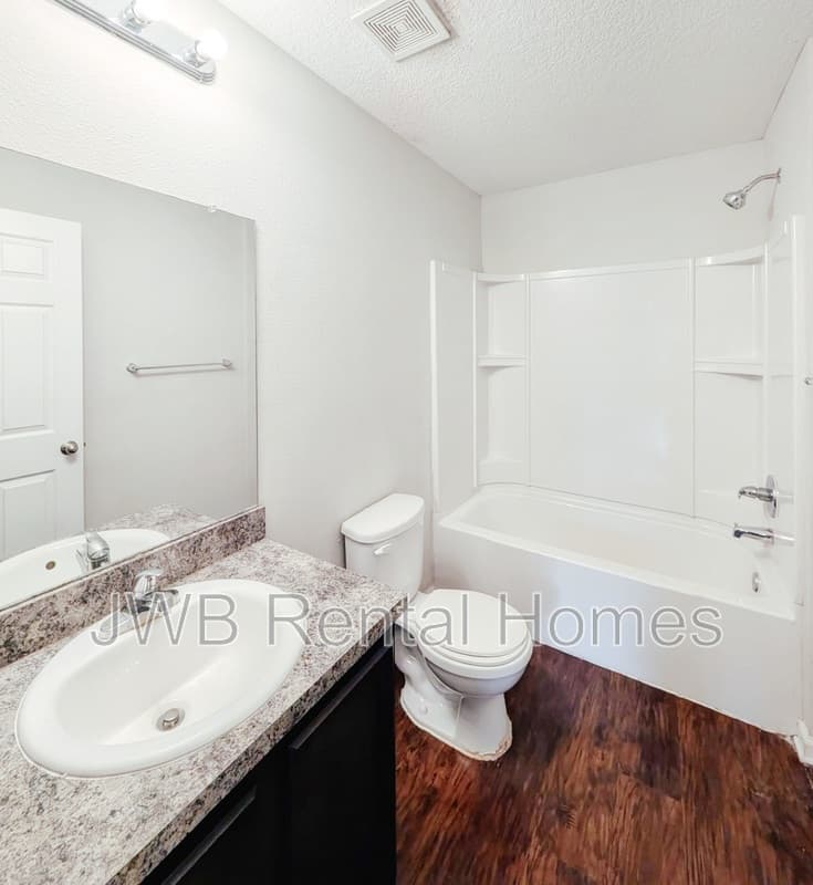 Jacksonville House: 2801 Myrtis Rd